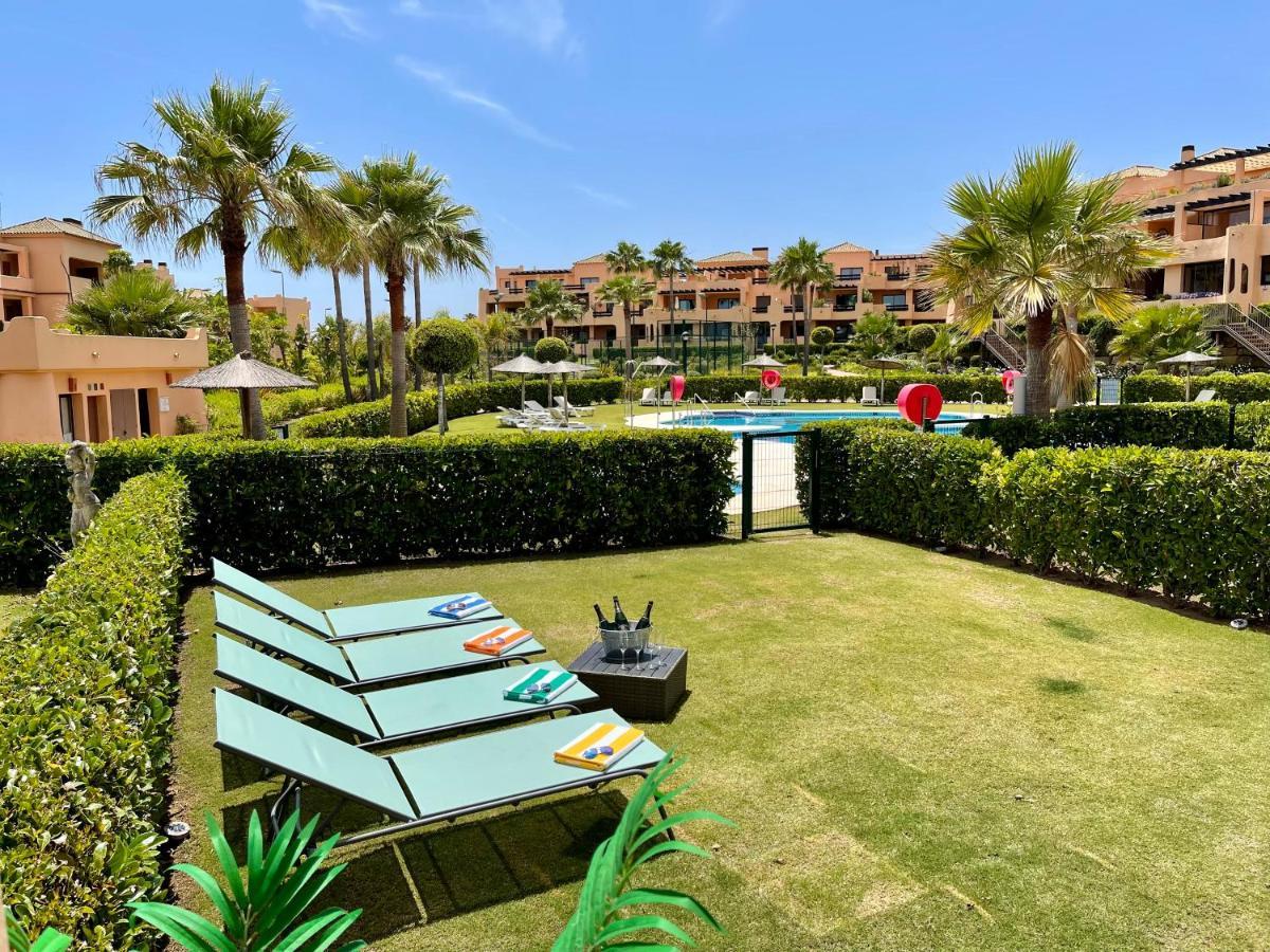 Casares Beach Golf Apartment With Private Garden Direct Pool Access Ngoại thất bức ảnh