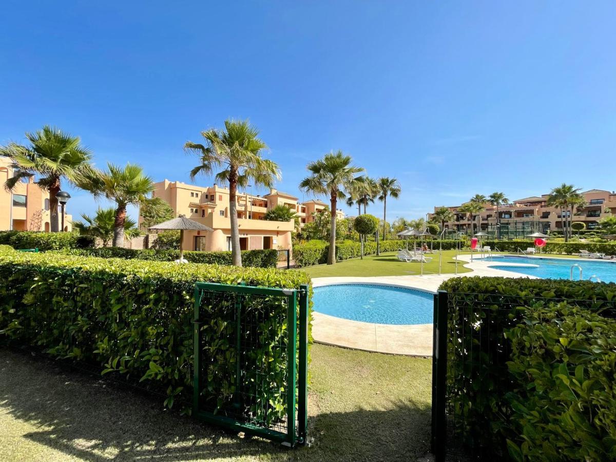 Casares Beach Golf Apartment With Private Garden Direct Pool Access Ngoại thất bức ảnh